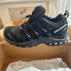 Women’s Salomon XA Pro 3D Sneakers Size 8 NWT